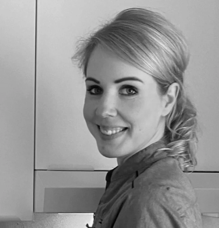 Hanna Burhol, autorisert fotterapeut ved Velværeklinikken